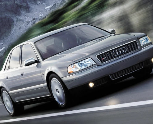 Audi S8 D2