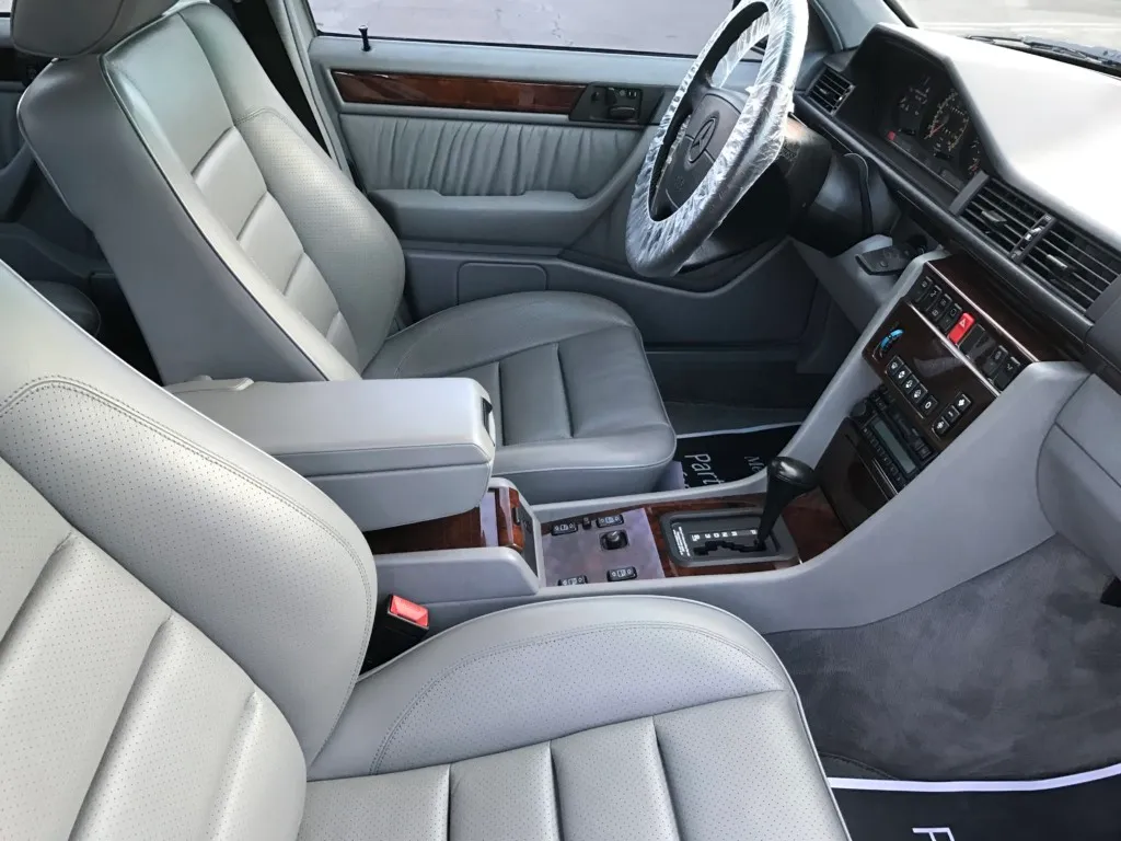 Mercedes-Benz W124 500 E Interior
